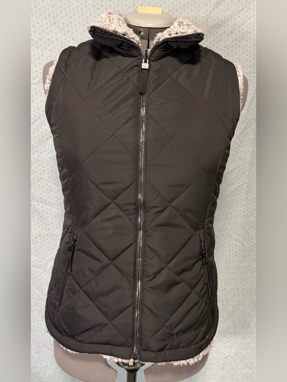 Free Country Quilted Black/ fleece white reversible Vest